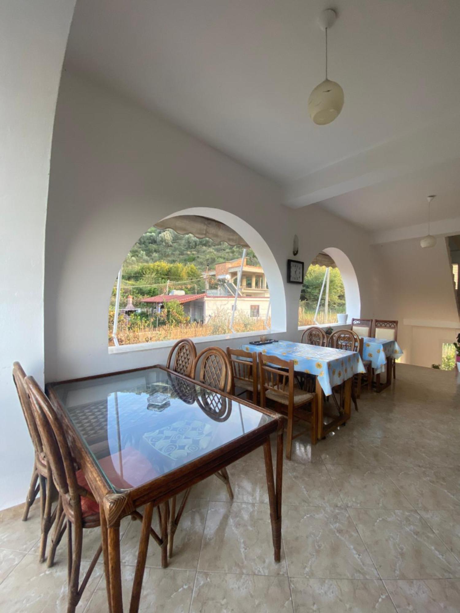 Guest House Irvin Berat Exterior photo